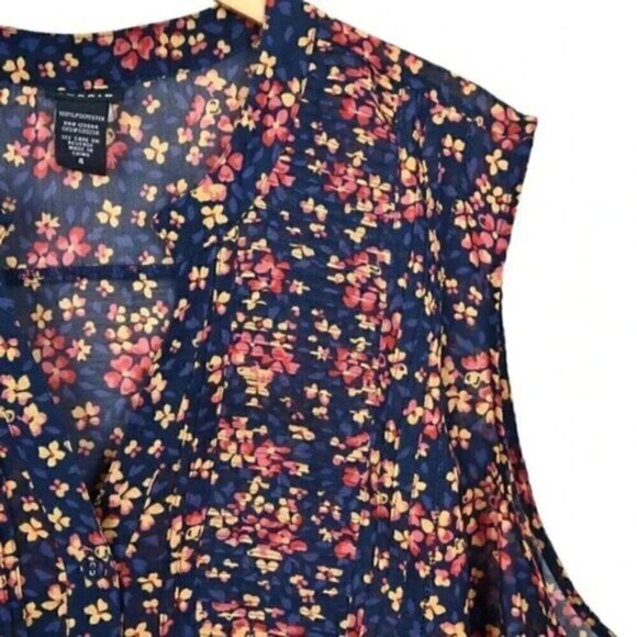 Torrid Navy Blue Floral Flowy V-Neck Button Front Tank  Top Sz 4 - Picture 2 of 6